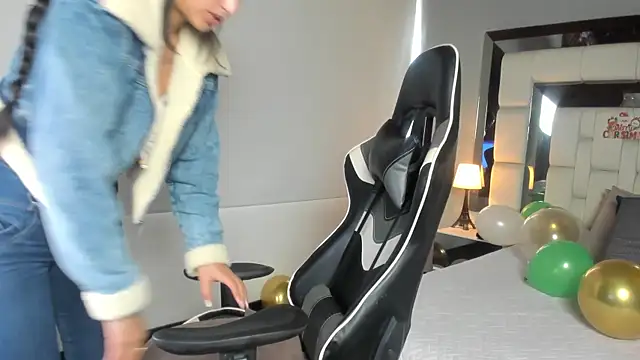 Adhara7 online show from 12.18.25