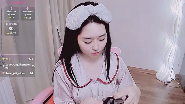 Miu-999 online show from 10.13.25