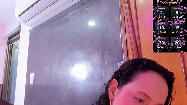 Snapshot of dalia_roses chatting on 05.22.26 dalia roses online show from 05.22.26