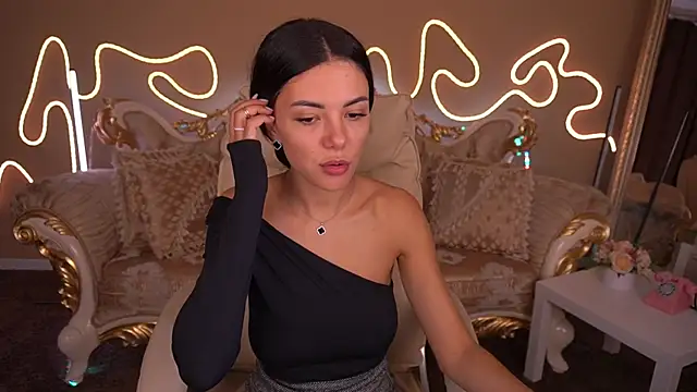 Snapshot of OnlyXxandra chatting on 10.11.25 OnlyXxandra online show from 10.11.25