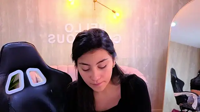 Snapshot of Zoe_Blaze_A chatting on 11.24.25 Zoe Blaze A online show from 11.24.25