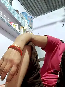 Snapshot of poojam93 chatting on 11.21.25 poojam93 online show from 11.21.25