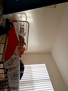 sarahkat86 online show from 02.22.26