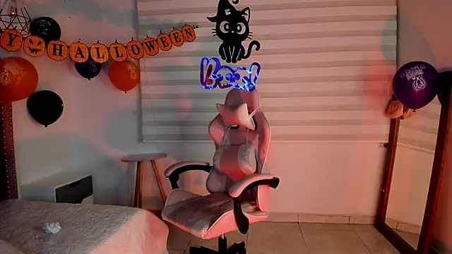 Jade rey  online show from 10.26.25