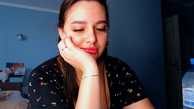 NikiWhite online show from 10.18.25