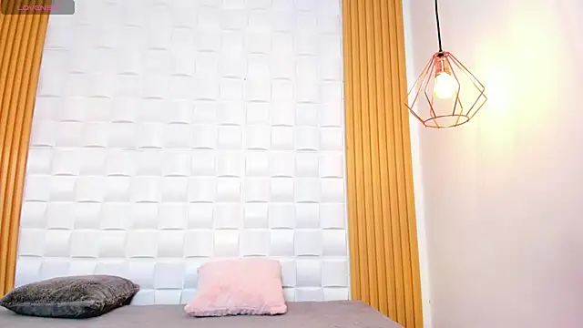 Snapshot of AriaBelle chatting on 09.11.25 AriaBelle online show from 09.11.25