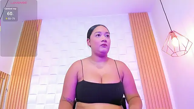 Snapshot of AriaBelle chatting on 11.28.25 AriaBelle online show from 11.28.25