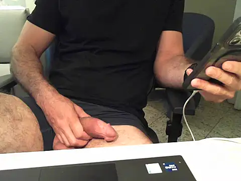 XUCRUTES42 online show from 02.02.26