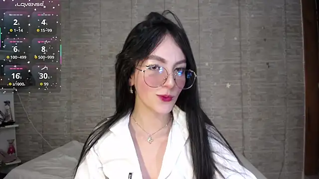 sarah saenz  online show from 09.13.25