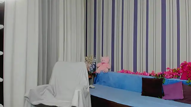 Snapshot of MilanaAlvis chatting on 10.31.25 MilanaAlvis online show from 10.31.25