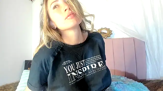 Snapshot of Tania_xw chatting on 11.11.25 Tania xw online show from 11.11.25