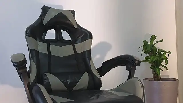 Snapshot of Wyatt_Rose chatting on 09.24.25 Wyatt Rose online show from 09.24.25