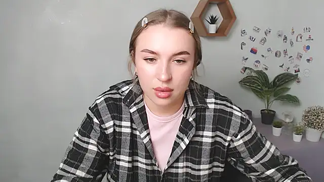 JuliaTopp  online show from 09.26.25