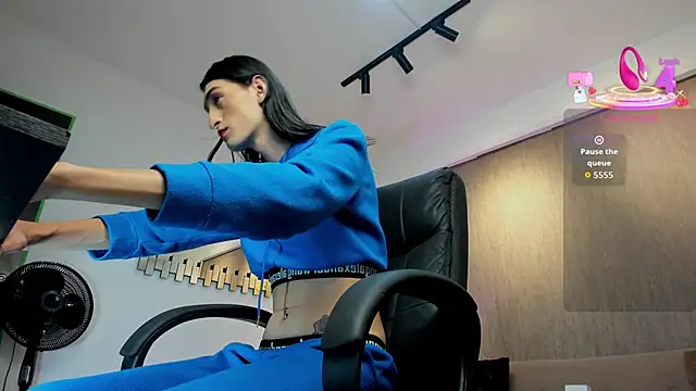 lily cash1 online show from 11.04.25