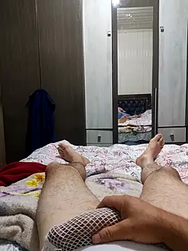 Snapshot of Gustavo198045 chatting on 09.30.25 Gustavo198045 online show from 09.30.25