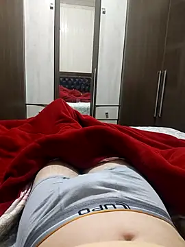 Snapshot of Gustavo198045 chatting on 10.18.25 Gustavo198045 online show from 10.18.25