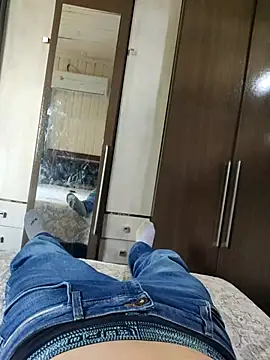 Snapshot of Gustavo198045 chatting on 10.24.25 Gustavo198045 online show from 10.24.25