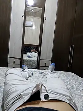 Snapshot of Gustavo198045 chatting on 10.26.25 Gustavo198045 online show from 10.26.25