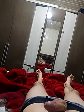 Snapshot of Gustavo198045 chatting on 10.28.25 Gustavo198045 online show from 10.28.25