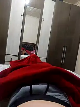 Snapshot of Gustavo198045 chatting on 10.29.25 Gustavo198045 online show from 10.29.25