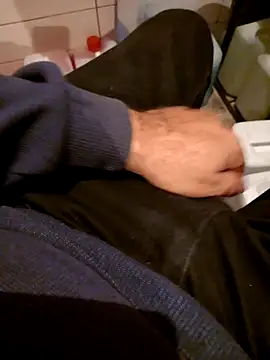 Snapshot of bullut06 chatting on 10.16.25 bullut06 online show from 10.16.25