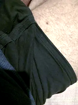 Snapshot of bullut06 chatting on 10.19.25 bullut06 online show from 10.19.25