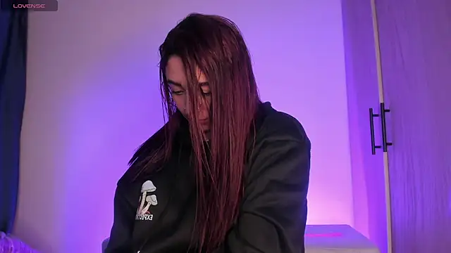 scarlett Collinss online show from 12.23.25