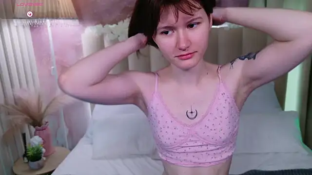 Snapshot of Aria_Vox chatting on 10.04.25 Aria Vox online show from 10.04.25