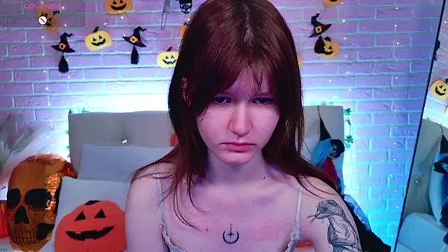 Snapshot of Aria_Vox chatting on 10.30.25 Aria Vox online show from 10.30.25