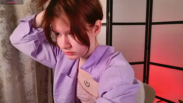 Snapshot of Aria_Vox chatting on 11.12.25 Aria Vox online show from 11.12.25