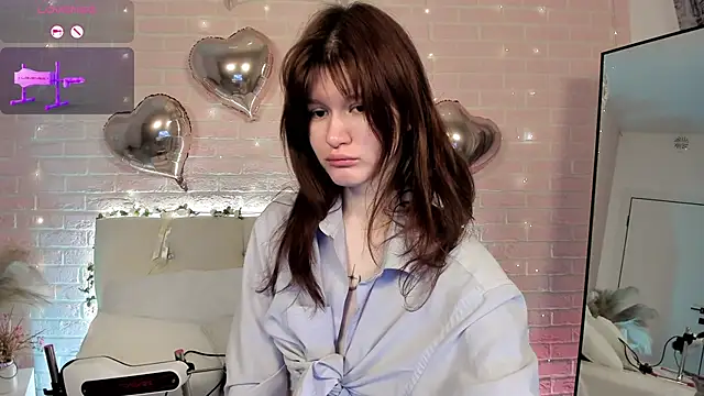 Snapshot of Aria_Vox chatting on 11.14.25 Aria Vox online show from 11.14.25