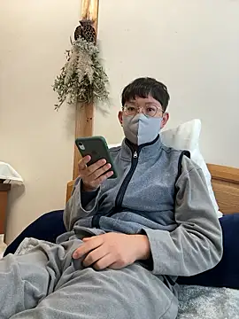 Snapshot of tom19899q chatting on 11.29.25 tom19899q online show from 11.29.25