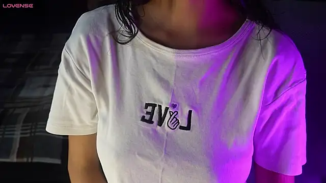 Snapshot of NidhiChandra chatting on 10.13.25 NidhiChandra online show from 10.13.25