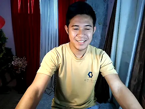 Snapshot of urboy_cass chatting on 10.04.25 urboy cass online show from 10.04.25