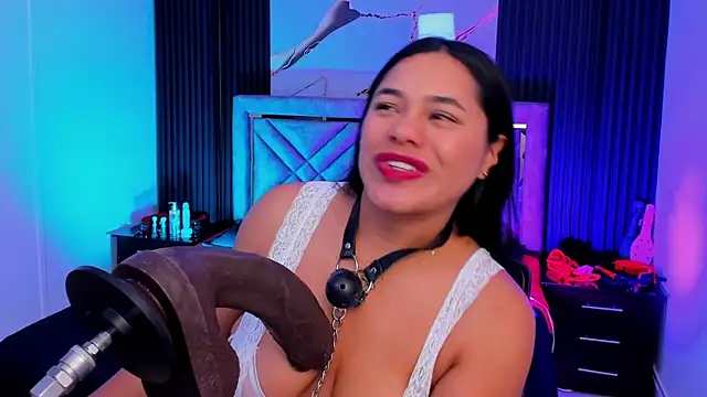 Issafoxx online show from 10.18.25