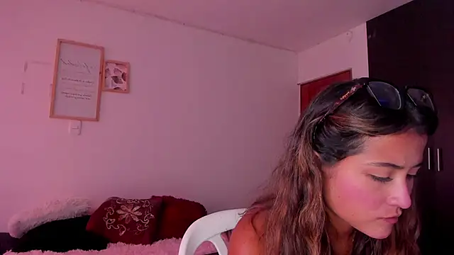 Snapshot of Ana__Pink chatting on 11.23.25 Ana Pink online show from 11.23.25