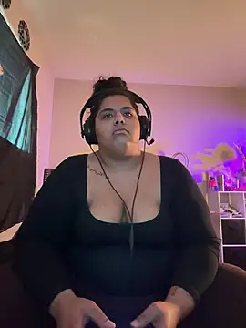 Snapshot of 1n0nlythroat chatting on 01.18.26 1n0nlythroat online show from 01.18.26