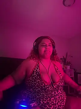 Snapshot of 1n0nlythroat chatting on 04.28.26 1n0nlythroat online show from 04.28.26
