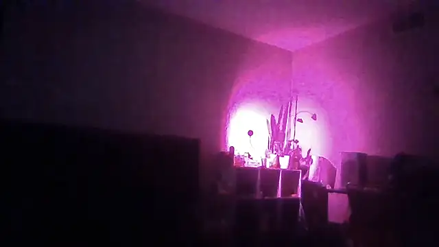 Snapshot of 1n0nlythroat chatting on 05.29.26 1n0nlythroat online show from 05.29.26