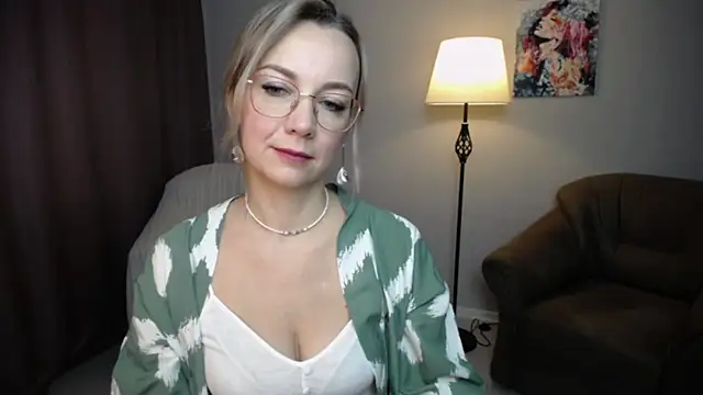 Snapshot of Ava_Elior chatting on 10.05.25 Ava Elior online show from 10.05.25