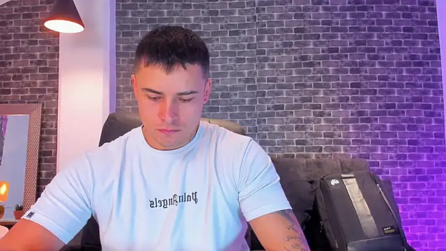 Snapshot of connorsmiith chatting on 09.29.25 connorsmiith online show from 09.29.25