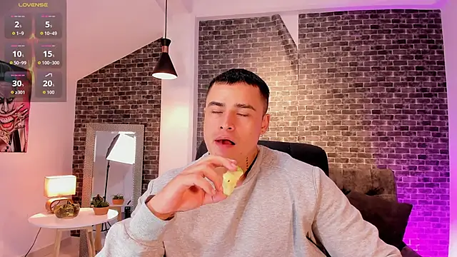 Snapshot of connorsmiith chatting on 10.09.25 connorsmiith online show from 10.09.25