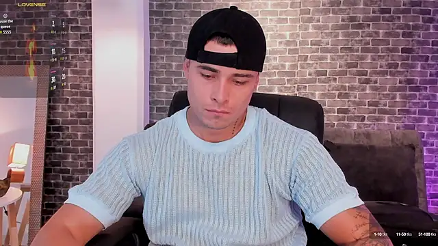 Snapshot of connorsmiith chatting on 10.10.25 connorsmiith online show from 10.10.25