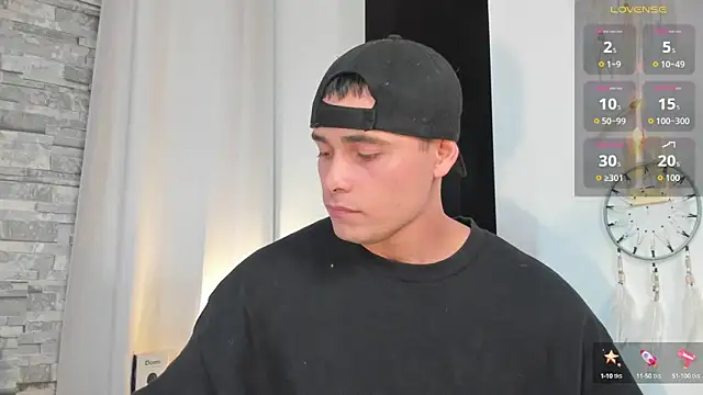 Snapshot of connorsmiith chatting on 10.21.25 connorsmiith online show from 10.21.25