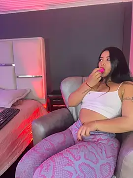 Snapshot of BellaFernandez__ chatting on 06.25.26 BellaFernandez online show from 06.25.26