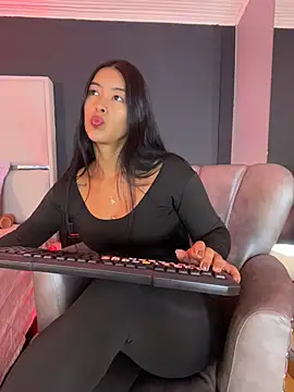 Snapshot of BellaFernandez__ chatting on 07.21.26 BellaFernandez online show from 07.21.26