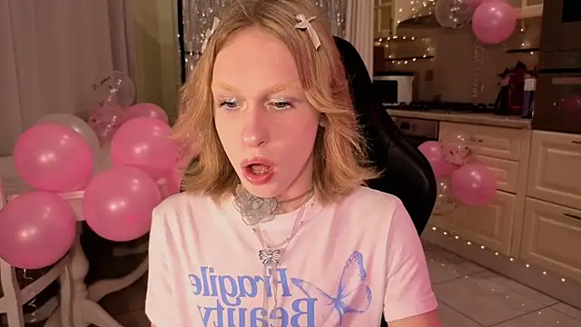 Snapshot of BarbieRichy chatting on 10.24.25 BarbieRichy online show from 10.24.25