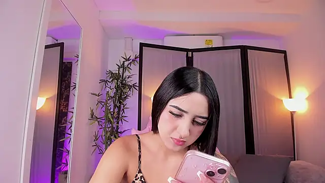 Snapshot of ChloeShade chatting on 11.07.25 ChloeShade online show from 11.07.25