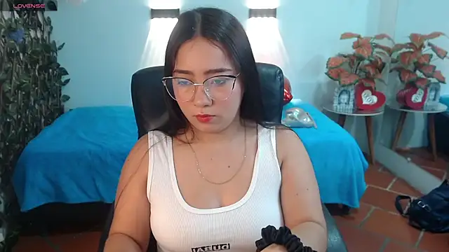 tinisweet online show from 04.08.26