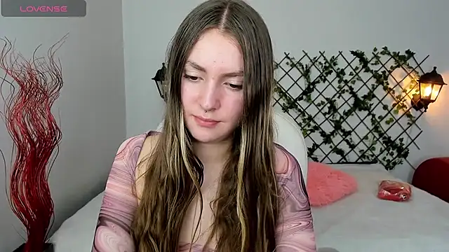 Snapshot of velvet__moon chatting on 11.26.25 velvet moon online show from 11.26.25